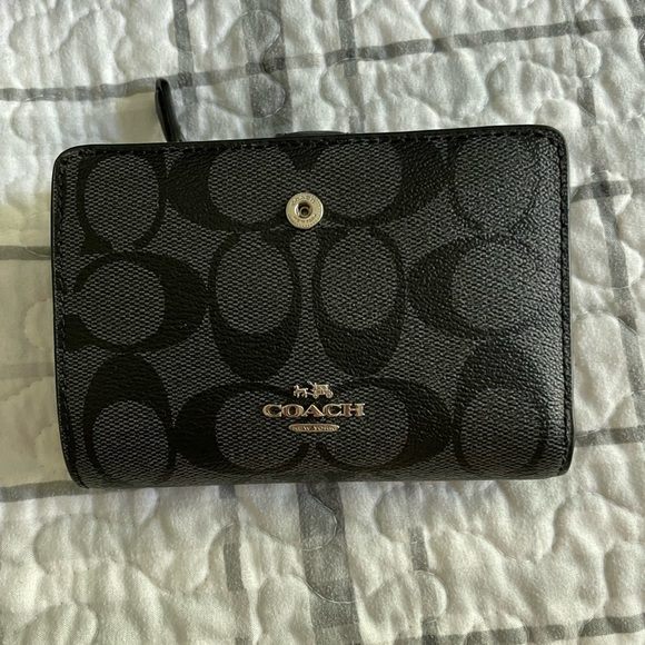 NWT Coach medium corner zip black & smoke - Picture 2 of 5